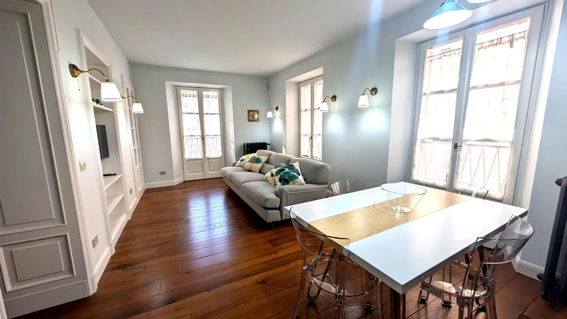 Apartment Hbhall Duomo Suite Milan Italy